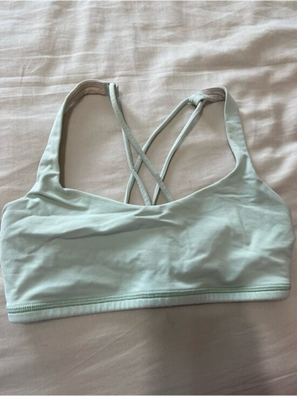 Light mint lululemon free to be bra size 4